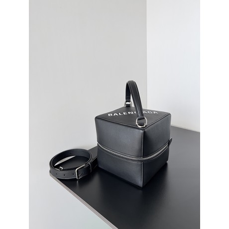  بالنسياغاالحقيبة-046