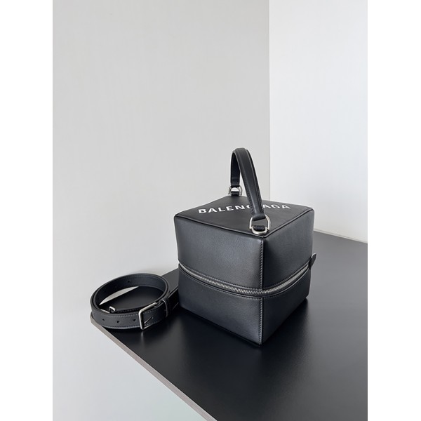  بالنسياغاالحقيبة-046