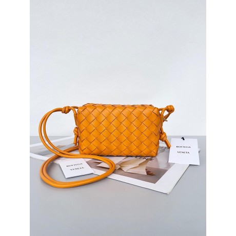 بوتيجا فينيتا كيس 001 الحجم : الحد الأقصى 22×15×8 سم / 17×10×6 سم