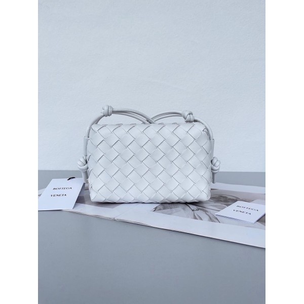 بوتيجا فينيتا كيس 003 الحجم : الحد الأقصى 22×15×8 سم / 17×10×6 سم