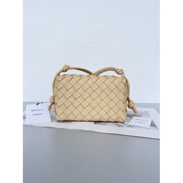 بوتيجا فينيتا كيس 005 الحجم : الحد الأقصى 22×15×8 سم / 17×10×6 سم