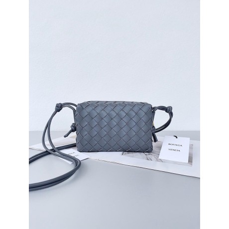 بوتيجا فينيتا كيس 006 الحجم : الحد الأقصى 22×15×8 سم / 17×10×6 سم