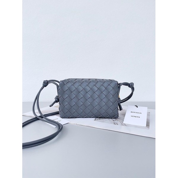 بوتيجا فينيتا كيس 006 الحجم : الحد الأقصى 22×15×8 سم / 17×10×6 سم