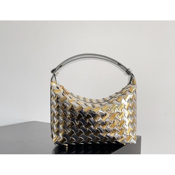 بوتيجا فينيتا كيس 017 الحجم : 22×13×9 سم