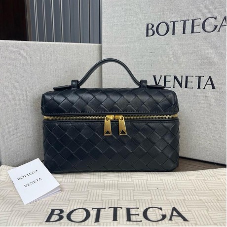 بوتيجا فينيتا كيس 040 الحجم : 22×12.5×5 سم
