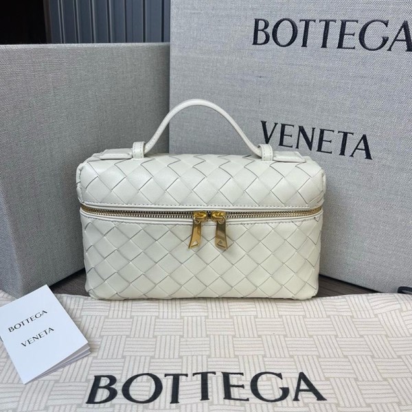 بوتيجا فينيتا كيس 041 الحجم : 22×12.5×5 سم