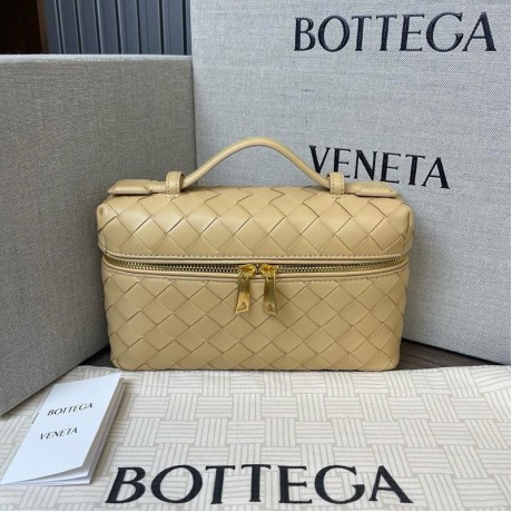 بوتيجا فينيتا كيس 042 الحجم : 22×12.5×5 سم