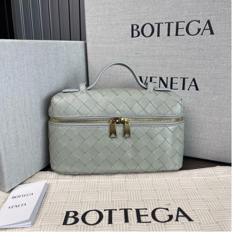 بوتيجا فينيتا كيس 044 الحجم : 22×12.5×5 سم