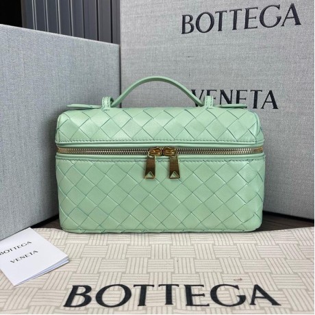 بوتيجا فينيتا كيس 046 الحجم : 22×12.5×5 سم