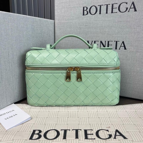 بوتيجا فينيتا كيس 046 الحجم : 22×12.5×5 سم