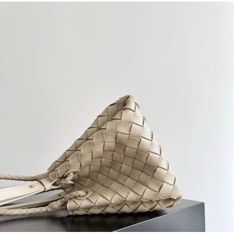 بوتيجا فينيتا كيس 059 الحجم : 21×17×16.5 سم