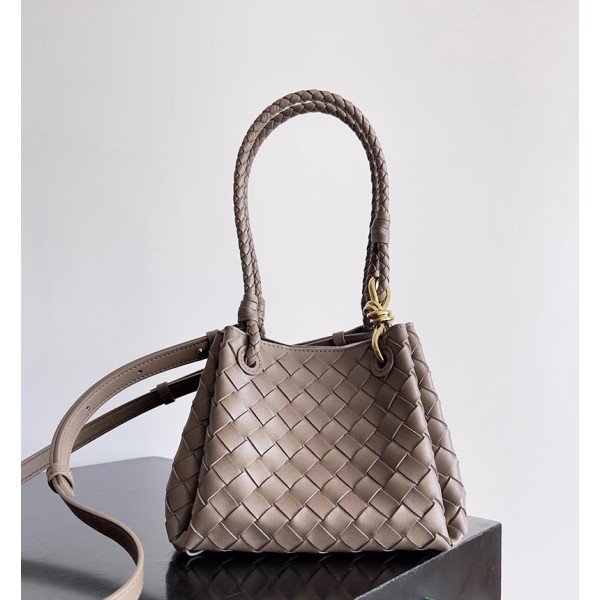 بوتيجا فينيتا كيس 061 الحجم : 21×17×16.5 سم