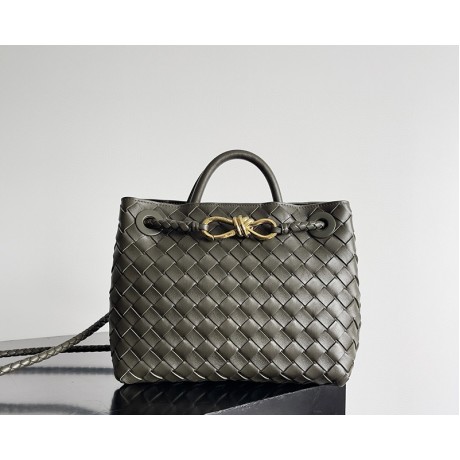 بوتيجا فينيتا كيس 069 الحجم : 25 سم × 22 سم × 10.5 سم