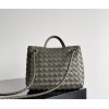 بوتيجا فينيتا كيس 069 الحجم : 25 سم × 22 سم × 10.5 سم