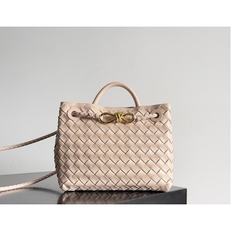 بوتيجا فينيتا كيس 075 الحجم : 25 سم × 22 سم × 10.5 سم