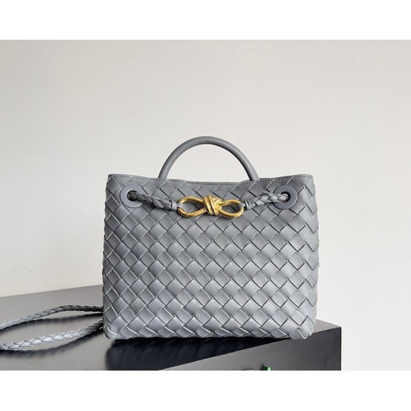 بوتيجا فينيتا كيس 076 الحجم : 25 سم × 22 سم × 10.5 سم