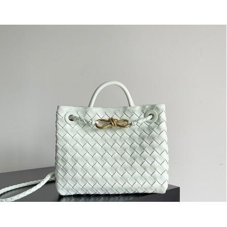 بوتيجا فينيتا كيس 077 الحجم : 25 سم × 22 سم × 10.5 سم