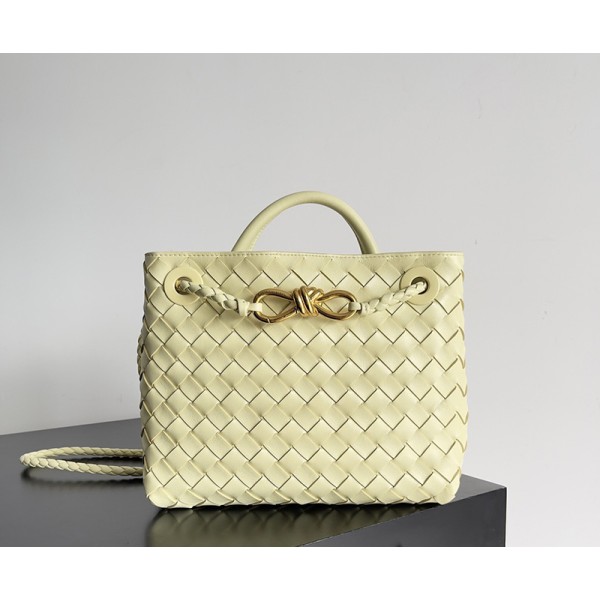 بوتيجا فينيتا كيس 078 الحجم : 25 سم × 22 سم × 10.5 سم