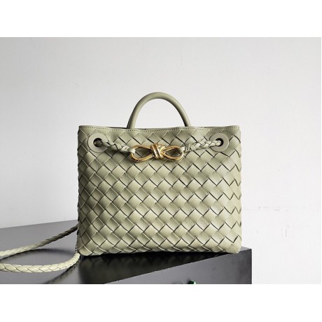 بوتيجا فينيتا كيس 081 الحجم : 25 سم × 22 سم × 10.5 سم