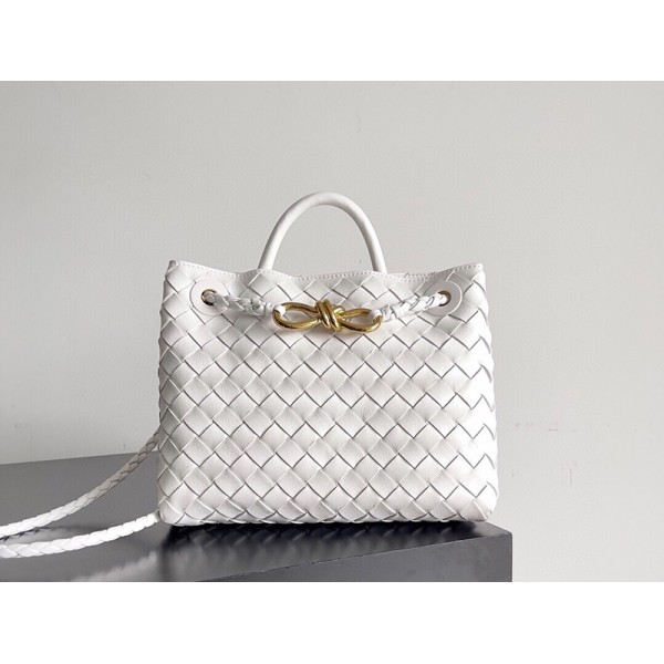 بوتيجا فينيتا كيس 083 الحجم : 25 سم × 22 سم × 10.5 سم