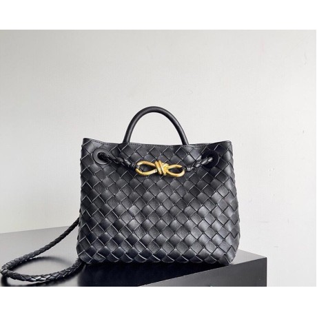 بوتيجا فينيتا كيس 084 الحجم : 25 سم × 22 سم × 10.5 سم