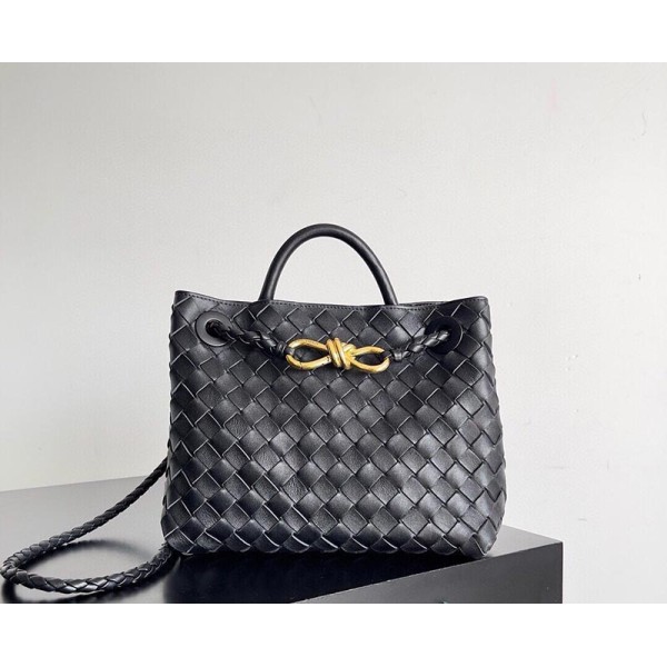 بوتيجا فينيتا كيس 084 الحجم : 25 سم × 22 سم × 10.5 سم