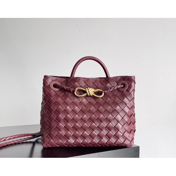 بوتيجا فينيتا كيس 085 الحجم : 25 سم × 22 سم × 10.5 سم