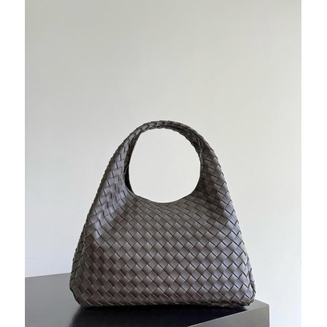 بوتيجا فينيتا كيس 098 الحجم : 33×20×16.5 سم / 39×24×18.5 سم