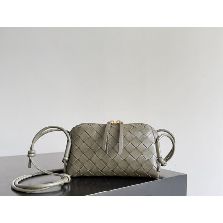 بوتيجا فينيتا كيس 100 الحجم : 18.5×11.5×8.5 سم