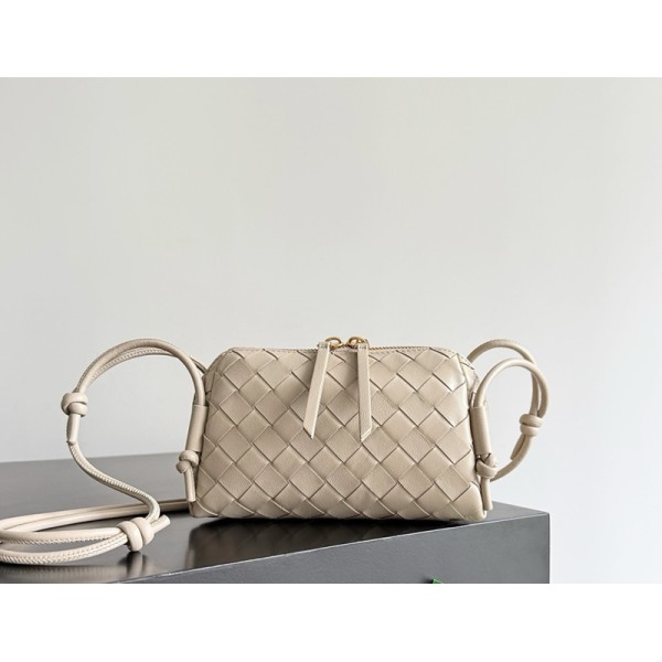 بوتيجا فينيتا كيس 101 الحجم : 18.5×11.5×8.5 سم