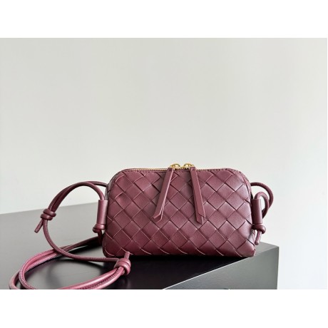 بوتيجا فينيتا كيس 102 الحجم : 18.5×11.5×8.5 سم