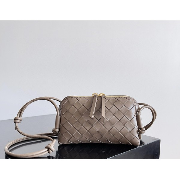 بوتيجا فينيتا كيس 105 الحجم : 18.5×11.5×8.5 سم