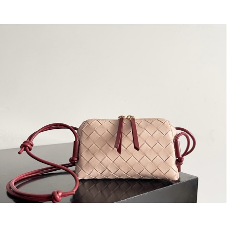 بوتيجا فينيتا كيس 106 الحجم : 18.5×11.5×8.5 سم