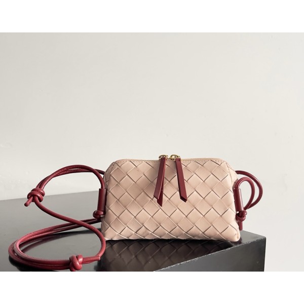 بوتيجا فينيتا كيس 106 الحجم : 18.5×11.5×8.5 سم