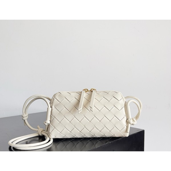 بوتيجا فينيتا كيس 108 الحجم : 18.5×11.5×8.5 سم