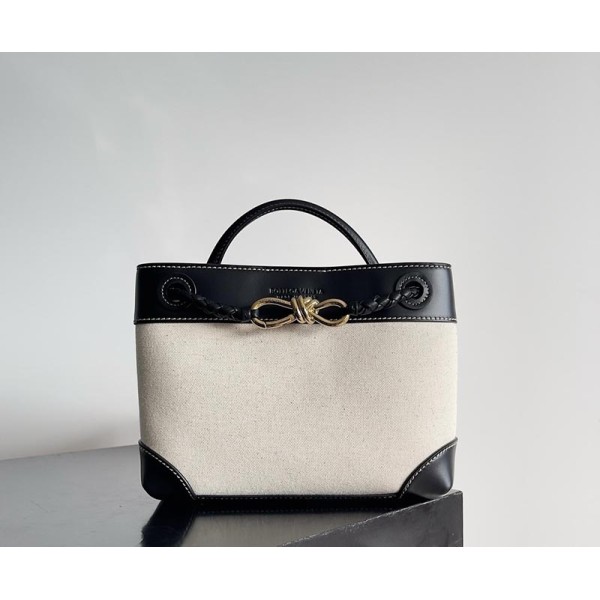 بوتيجا فينيتا كيس 133 الحجم : 25×22×10.5 سم