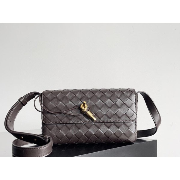 بوتيجا فينيتا كيس 138 الحجم : 21.5×13×4.5 سم