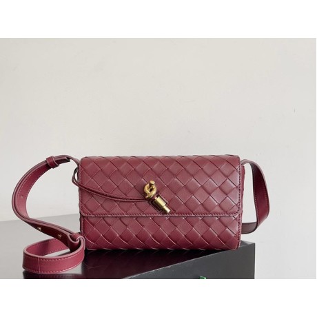 بوتيجا فينيتا كيس 139 الحجم : 21.5×13×4.5 سم