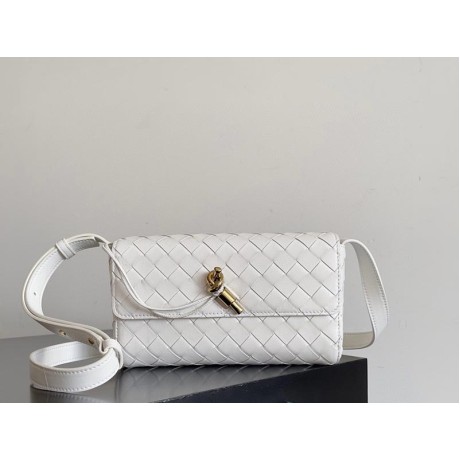 بوتيجا فينيتا كيس 141 الحجم : 21.5×13×4.5 سم