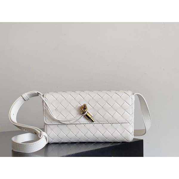 بوتيجا فينيتا كيس 141 الحجم : 21.5×13×4.5 سم