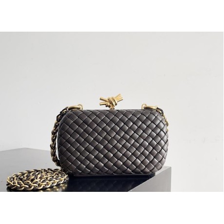 بوتيجا فينيتا كيس 176 الحجم : 20.5×6×12.5 سم