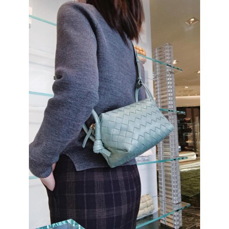 بوتيجا فينيتا كيس 186 الحجم : 19×12×9 سم