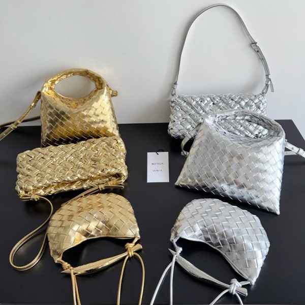 بوتيجا فينيتا كيس 202 الحجم : 25.5×14.5×11 سم