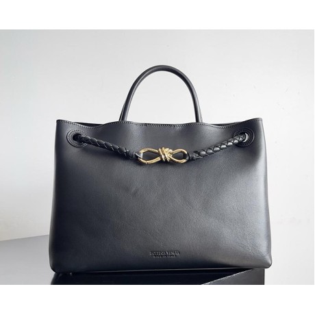 بوتيجا فينيتا كيس 204 الحجم : 32 سم × 24 سم × 12 سم