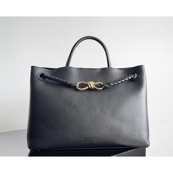 بوتيجا فينيتا كيس 204 الحجم : 32 سم × 24 سم × 12 سم