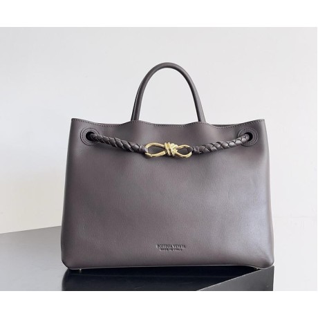 بوتيجا فينيتا كيس 205 الحجم : 32 سم × 24 سم × 12 سم