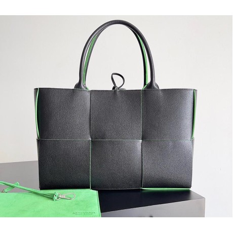 بوتيجا فينيتا كيس 207 الحجم : 30×20×11.5 سم