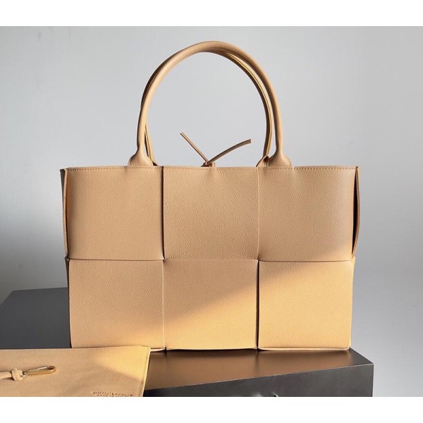 بوتيجا فينيتا كيس 208 الحجم : 30×20×11.5 سم