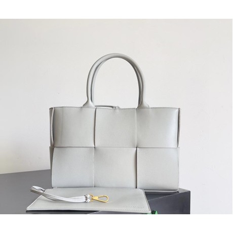 بوتيجا فينيتا كيس 211 الحجم : 30×20×11.5 سم