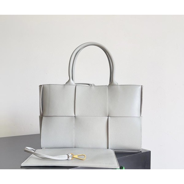 بوتيجا فينيتا كيس 211 الحجم : 30×20×11.5 سم